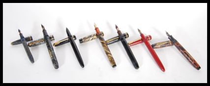 A collection of vintage 20th Century fountain / ink pens to include Parker and Conway Stewart etc