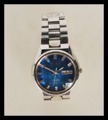 A gentleman`s stainless steel Seiko quartz `3003` wristwatch with baton markers day/date
