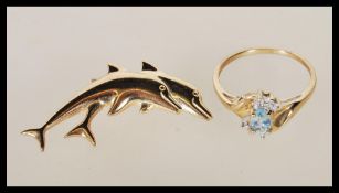 A 9ct gold ladies dress ring being set with an oval cut blue stone in a twisted setting with white