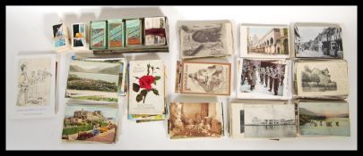 A collection of 20th Century worldwide postcards to include, Paris, Melbourne, Alger, Rome and