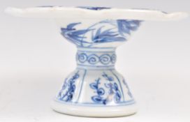A CHINESE LATE 17TH CENTURY KANGXI BLUE AND WHITE
