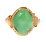 15CT GOLD AND JADEITE RING - CERTIFIED NO TREATMEN