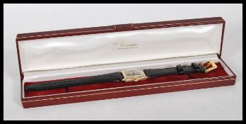 A vintage 20th Century Art Deco style 9ct gold gen