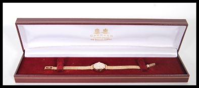 Garrard- A 20th Century hallmarked 9ct gold presen