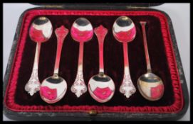 A cased set of 20th century silver hallmarked teaspoons complete in the original presentation