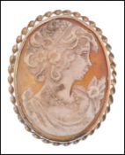 9CT GOLD LADIES HALLMARKED OVAL CAMEO BROOCH OF A