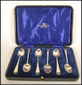 A set of cased silver hallmarked Thomas Bradbury & Sons tea spoons ( 5 ) set within a Walker &