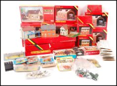 COLLECTION OF ASSORTED 00 GAUGE MODEL RAILWAY ACCESSORIES