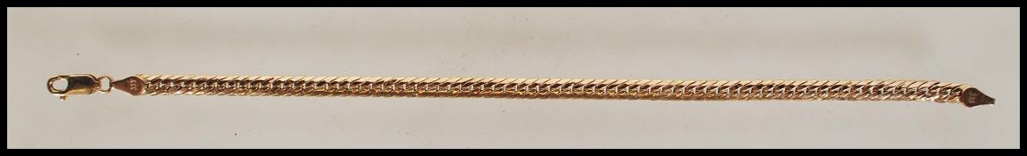 A 333 marked 8ct gold bracelet being flat belcher kerb link chain having a lobster claw clasp. Total
