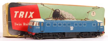 TRIX TWIN 00 GAUGE BOXED E3001 PANTOGRAPH LOCOMOTIVE.