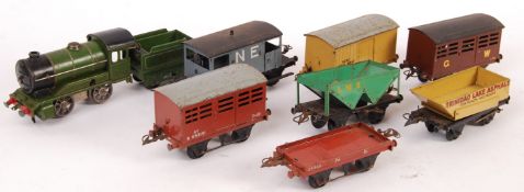 COLLECTION OF VINTAGE HORNBY O GAUGE