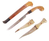 20TH CENTURY INDIAN AND NORTH AFRICAN KNIVES / DAGGERS