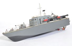 LARGE SCALE MODEL OF A WW2 TORPEDO GUNSHIP BOAT