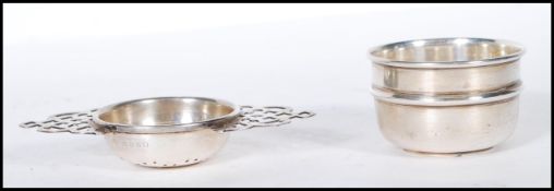 A vintage / early 20th century hallmarked silver tea strainer and bowl by Viners Ltd ( Emile