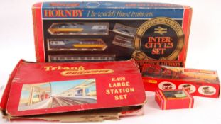 COLLECTION OF ASSORTED 00 GAUGE MODEL RAILWAY ITEMS