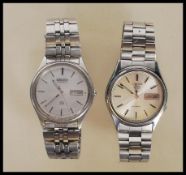 A vintage retro 20th Century stainless steel Seiko 5 Automatic wrist watch, silvered dial, baton