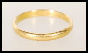 A hallmarked 22ct gold wedding band ring of typical form. Hallmarked London 1941. Weight 2.5g.