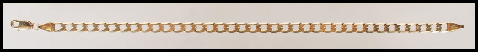 A stamped 9ct gold flat link bracelet having a lobster clasp. Measures 7.5 inches. Weight 3.5g.