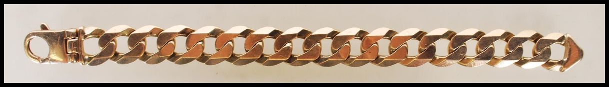 A stamped 375 9ct gold large flat link bracelet having a lobster clasp. Clasp stamped 375 and