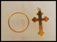 A hallmarked 22ct gold wedding band ring of thin form. Weight 2.5g. Hallmarked Birmingham 1933.