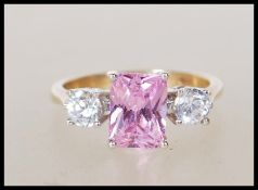 A hallmarked 9ct yellow gold ladies dress ring hav