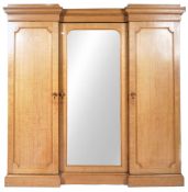 19TH CENTURY VICTORIAN COUNTRY OAK TRIPLE WARDROBE COMPACTUM