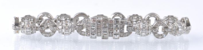 A FRENCH ART DECO PLATINUM AND DIAMOND BRACELET
