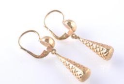 A PAIR OF 12CT GOLD ITALIAN DROP EARRINGS