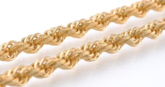 AN ORNATE MULTILINK ROPE TWIST CHAIN NECKLACE