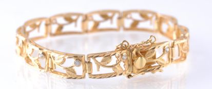 A GOLD FANCY LINK WHITE STONE SET BRACLET