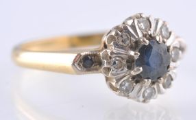 A HALLMARKED 18CT GOLD SAPPHIRE & DIAMOND CLUSTER RING