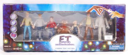 TOYS R US EXCLUSIVE ' ET - THE EXTRA TERRESTRIAL ' ACTION FIGURE SET
