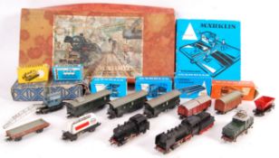 COLLECTION OF MARKLIN 00 / H0 GAUGE MODEL RAILWAY