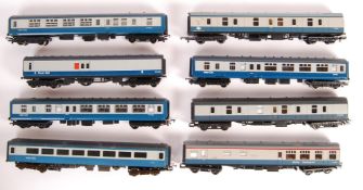 HORNBY 00 GAUGE MODEL RAILWAY TRAINSET CARRIAGES /