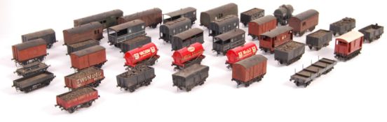 COLLECTION OF ASSORTED OO GAUGE ROLLING STOCK