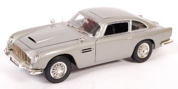 JOYRIDE 1/18 SCALE DIECAST JAMES BOND ASTON MARTIN