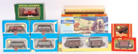 ASSORTED 00 GAUGE MODEL RAILWAY LOCOMOTIVE ROLLING STOCK