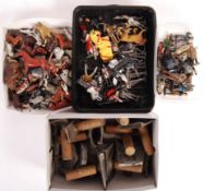 LARGE COLLECTION OF VINTAGE BRITAINS LEAD FIGURES