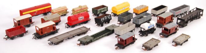 COLLECTION OF ASSORTED 00 GAUGE ROLLING STOCK WAGONS
