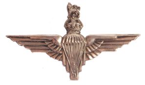 RARE ORIGINAL WWII PARACHUTE REGIMENT METAL CAP BADGE