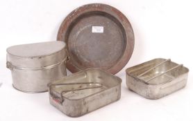 COLLECTION OF ASSORTED WWI MESS TINS AND PLATE