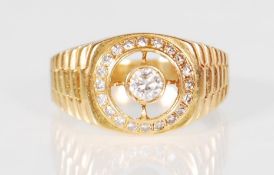 18CT YELLOW GOLD AND DIAMOND GENTS SIGNET RING 0.2