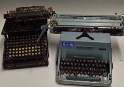 No 10 Smith Typewriter Syracuse NY USA in gold decals to the front, in black together with an