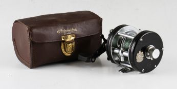 Abu Ambassadeur 5000C black multiplier reel - grooved end plates, black handle, foot stamp106091