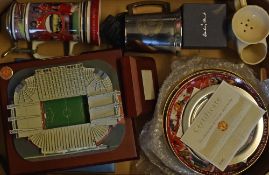 Selection of Danbury Mint Manchester United Football items Beer stein, model of Old Trafford,