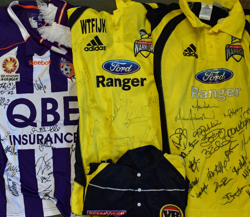 Wolverhampton Wanderers Australian tour of 2009 Signed Perth Glory team shirt (fully autographed