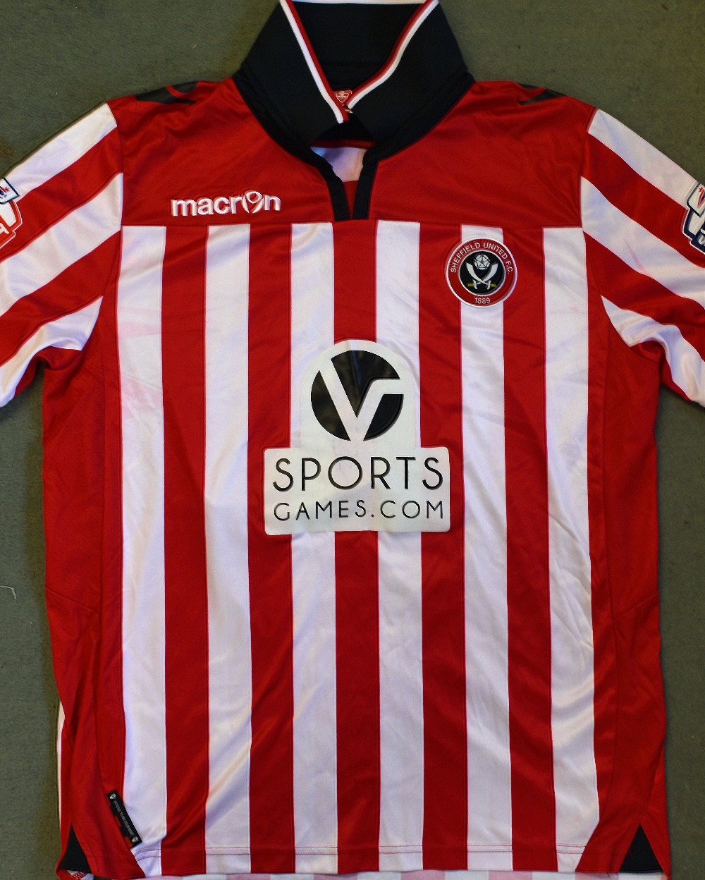 Sheffield Utd 2013/2014 player shirt No. 15 Collins to the reverse, size M, shirt has Sky Bet