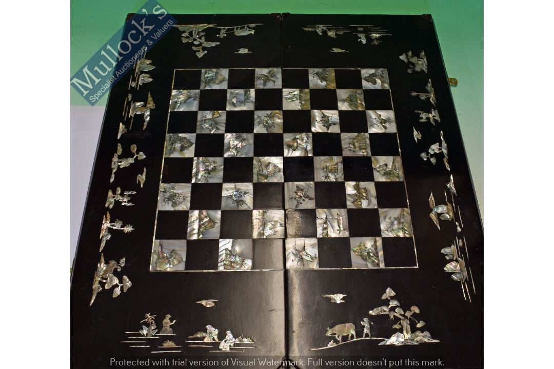 Fine Chinese Chess / Backgammon Board - Large wooden black lacquered playing board with inlaid - Image 2 of 2