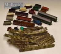 Triang OO Gauge R157/158 Power Car and Trailer M79079 and M79632 plus a selection of Hornby Dublo
