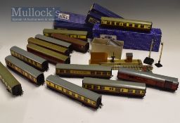 Hornby Dublo Selection to include a variety of coaches with Royal Mail, restaurant cars, etc,